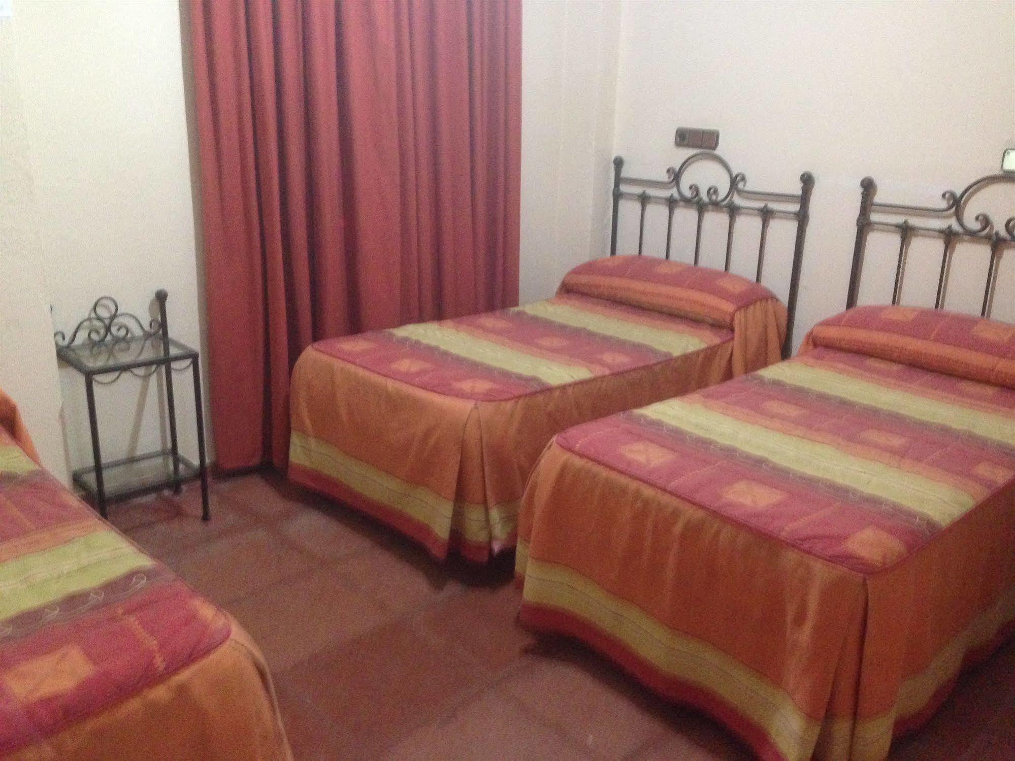 Hostal San Francisco Sevilla Bagian luar foto