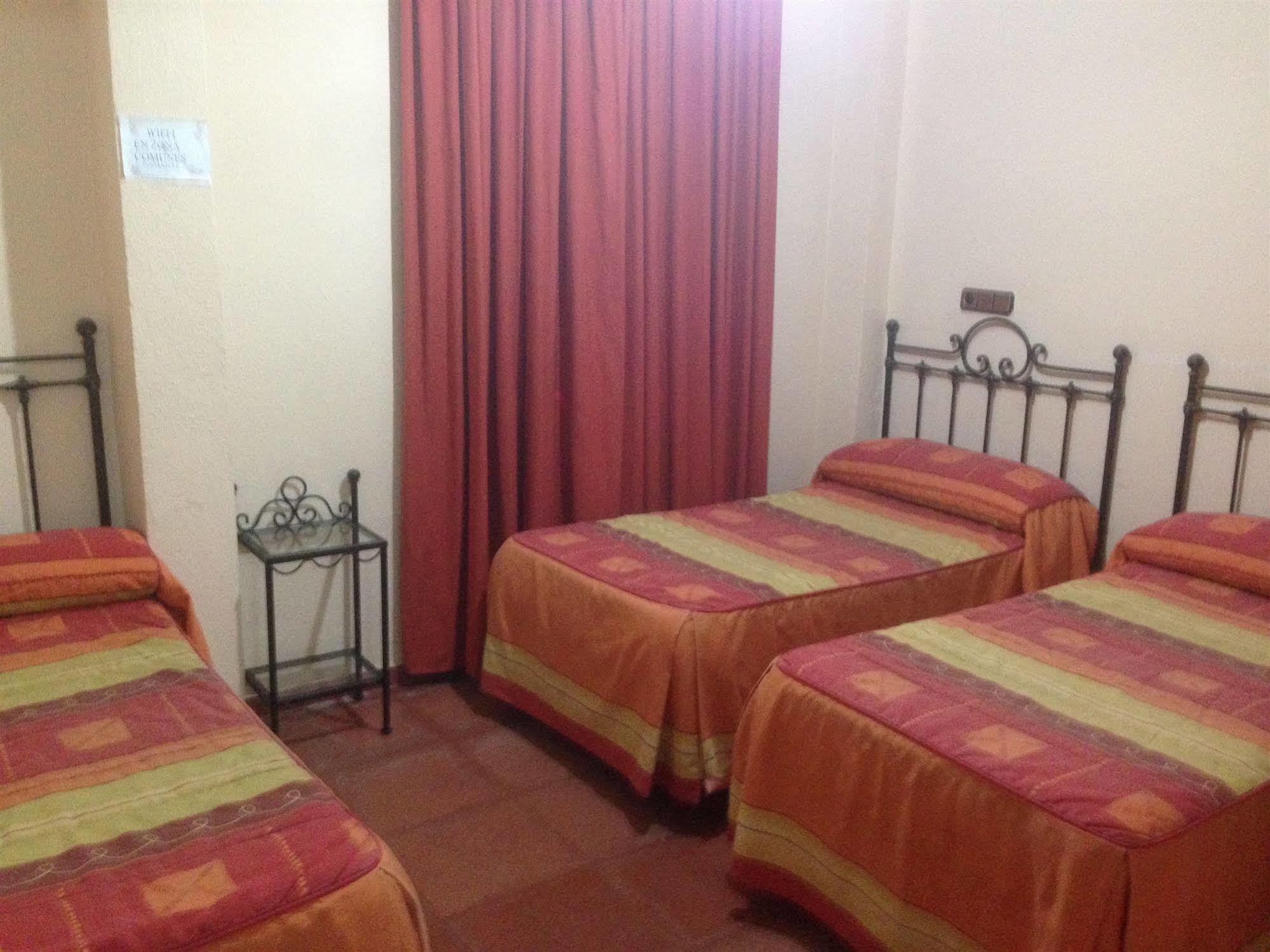 Hostal San Francisco Sevilla Bagian luar foto